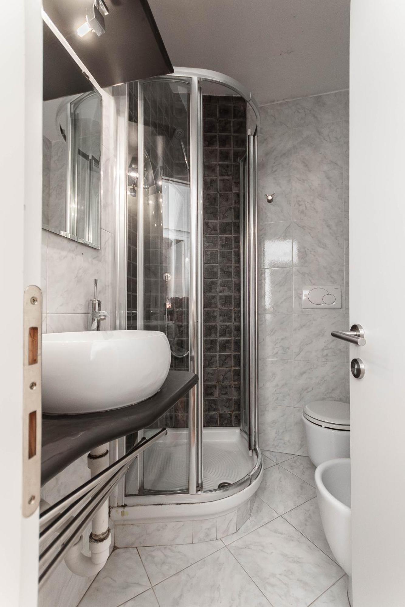 Apartment Quadrilocale A 50 Passi Dal Duomo, Primo Piano Nobile Genua